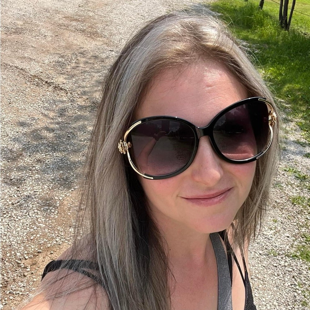 Meet your Posher, Sarah